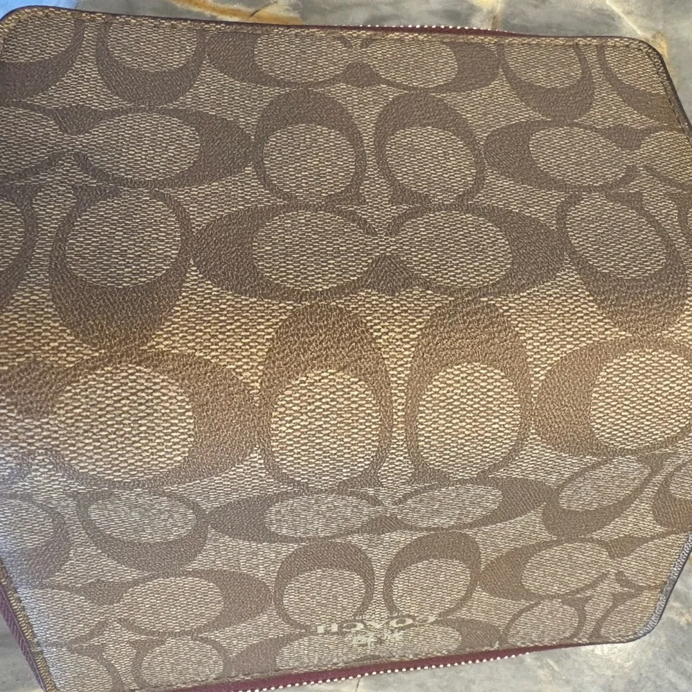 LARGE New Coach Tan and Brown Signature Zip Wallet - Picture 3 of 12